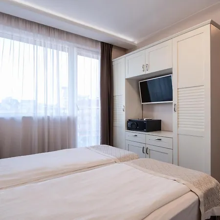 Caro & ホテル ヴァルナ