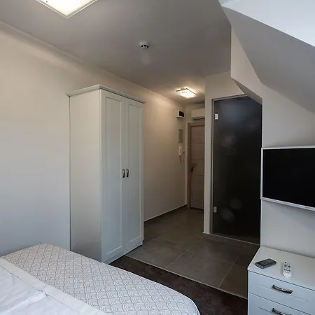 Caro & ホテル ヴァルナ