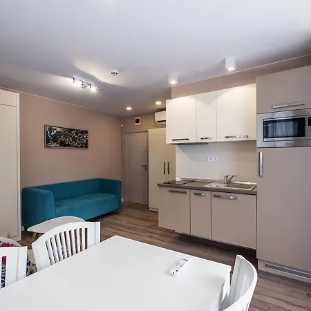 Caro & ホテル ヴァルナ