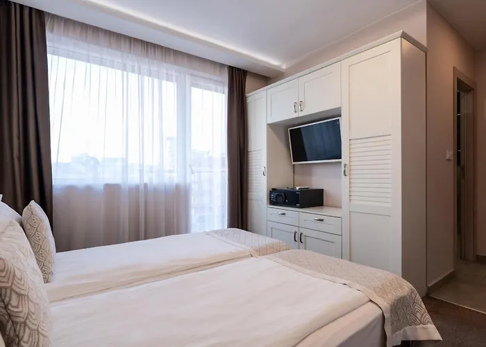 Caro & Hotel Warna